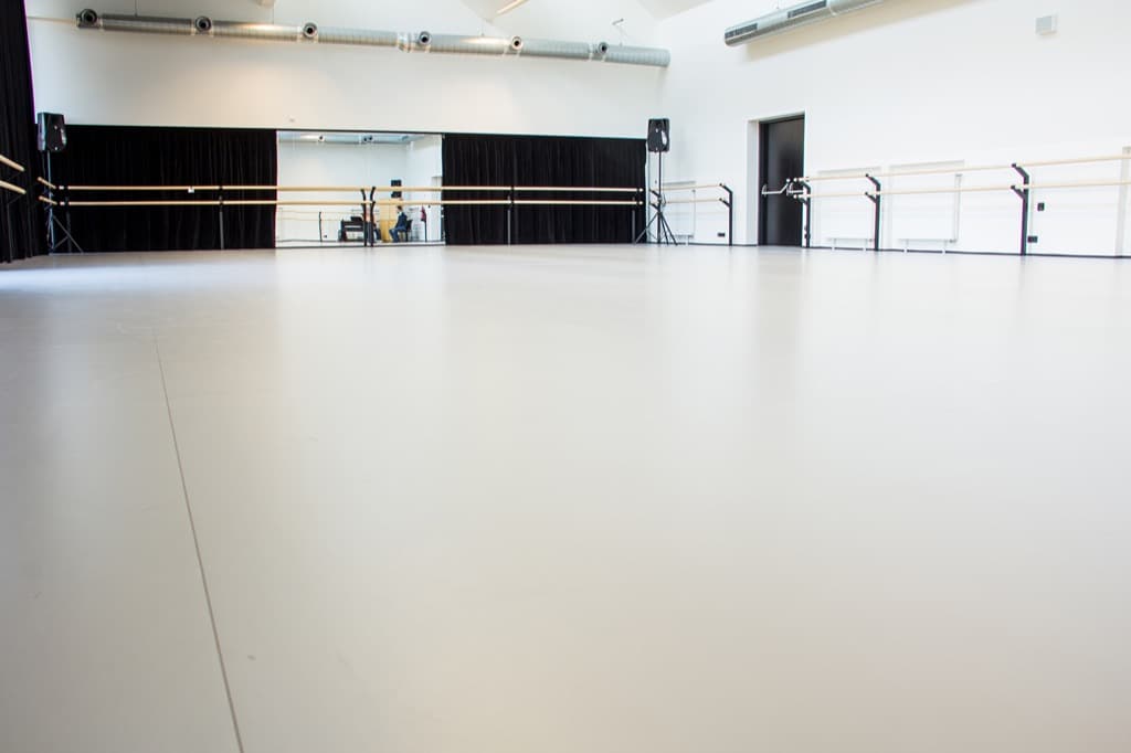 Ballettsaal des Neuen Theaters, DJKT Pilsen — Komplettausstattung 7