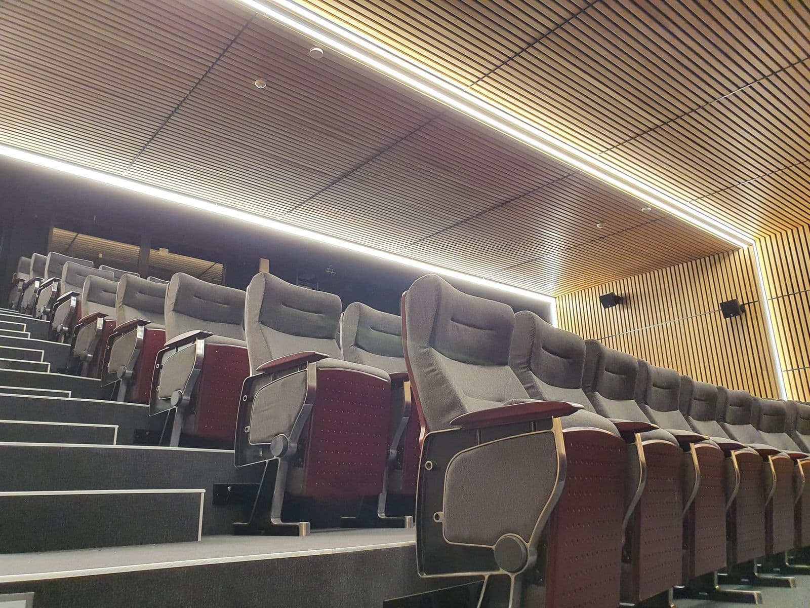 Kinosál rehabilitační nemocnice Beroun — hlediste3