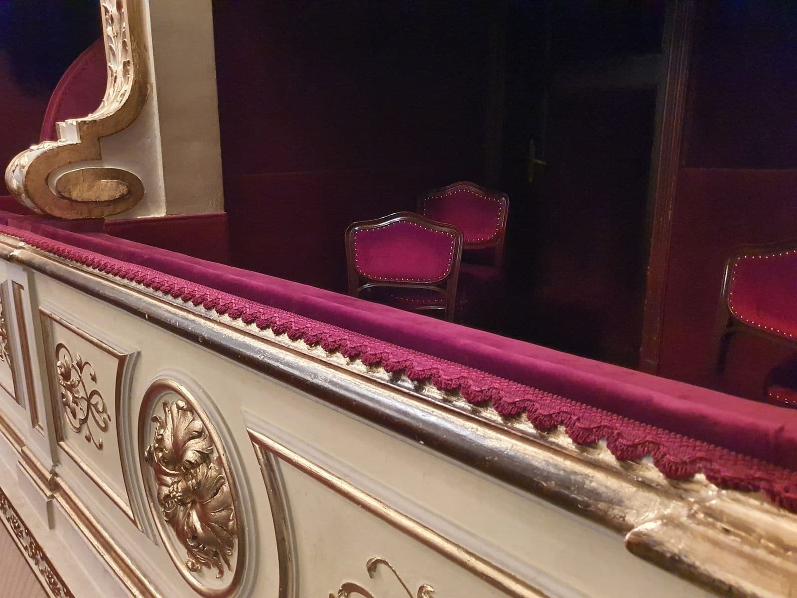 Mestské divadlo Znojmo — zabradli detail